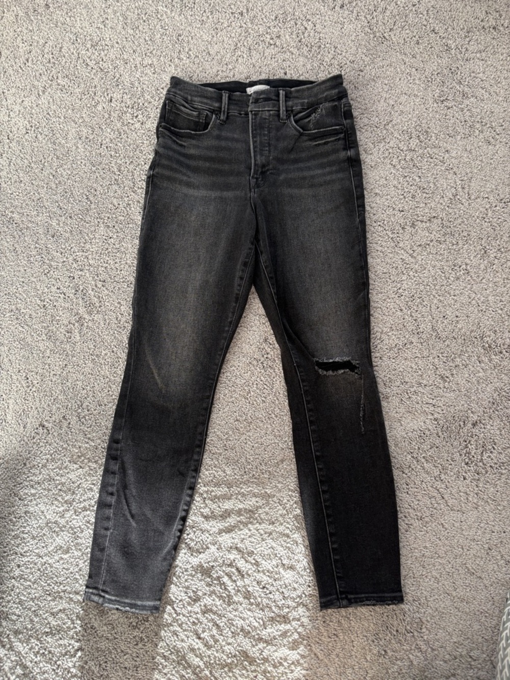Good American Black Skinny Jeans with Knee Distress